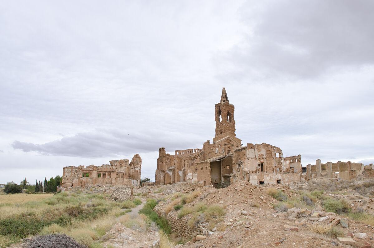 Pérez-Reverte y las Jornadas de Sevilla: ¿Polémica o Amenaza?